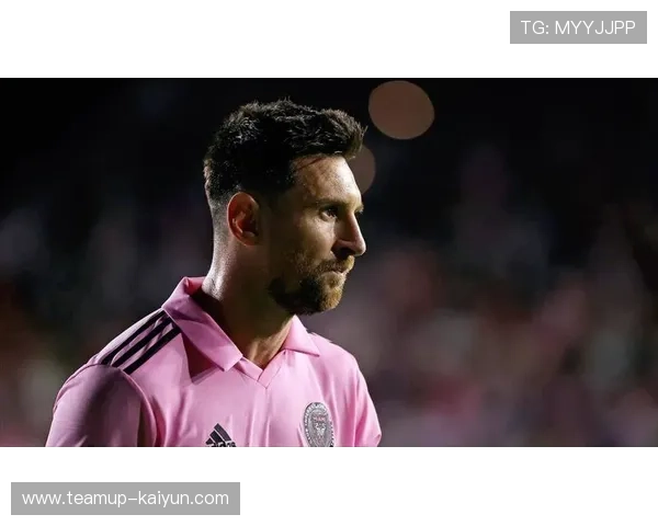 足球历史十大球星排名分析 谁是足坛最具影响力的传奇人物