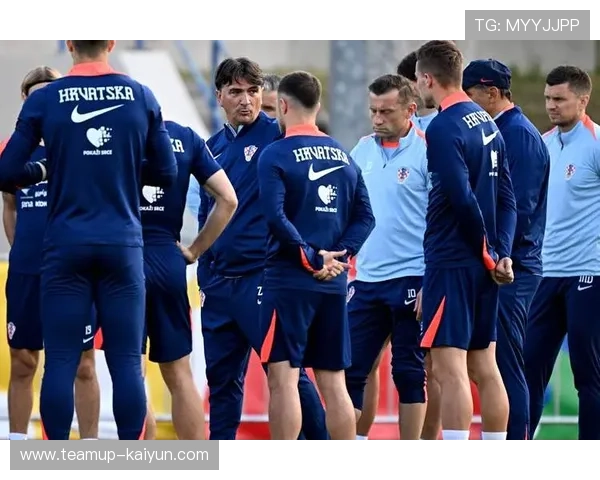 足球比赛中的球星更衣瞬间为何成为焦点事件引发热议